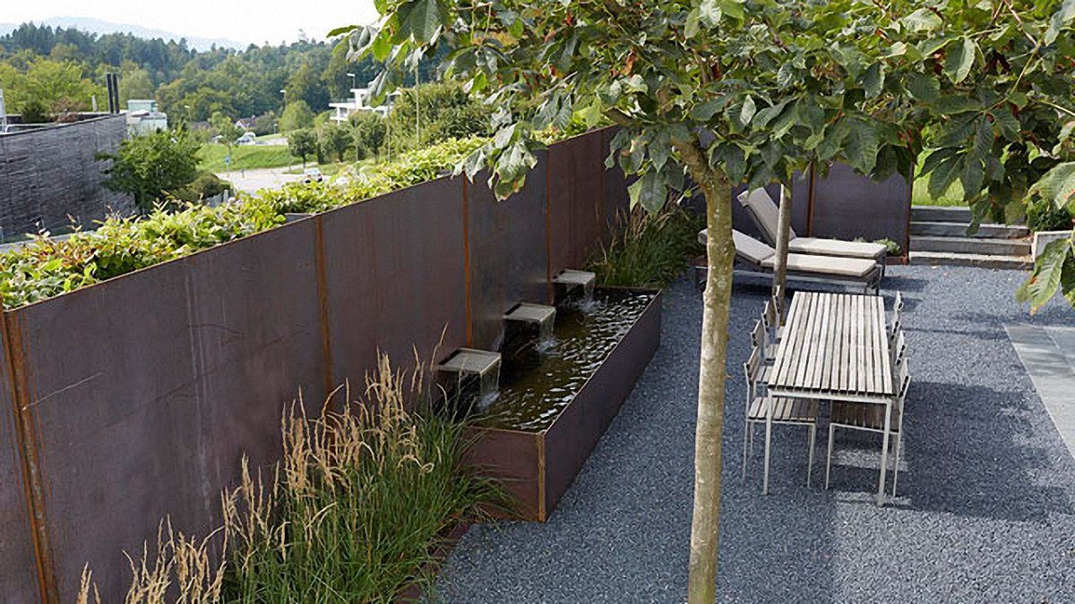 Gestaltung mit Kies, Stahl und Wasser